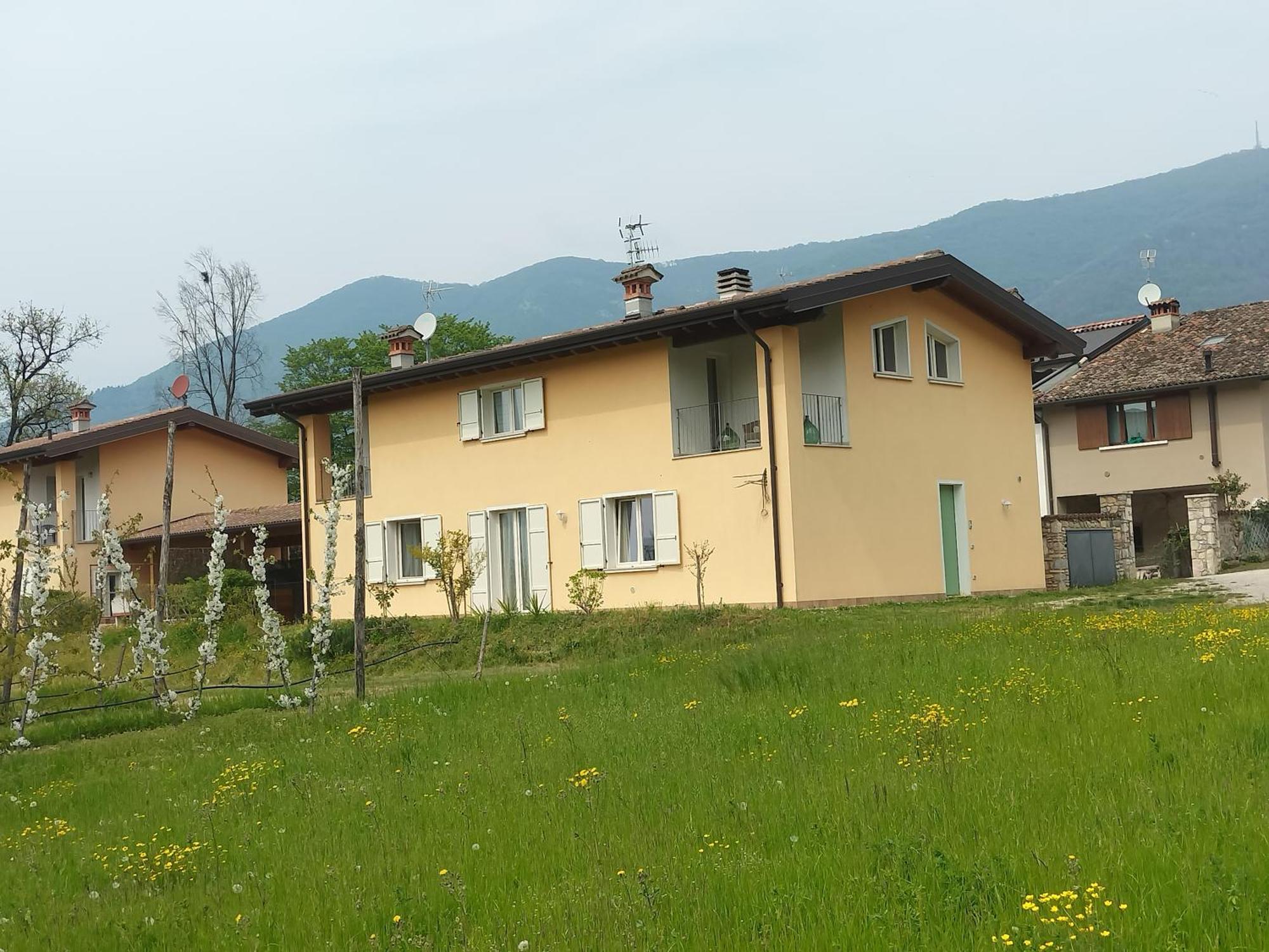Cascina Legnago Bilocale A 6 Chilometri Da Salo' Lägenhet Villanuova sul clisi Exteriör bild