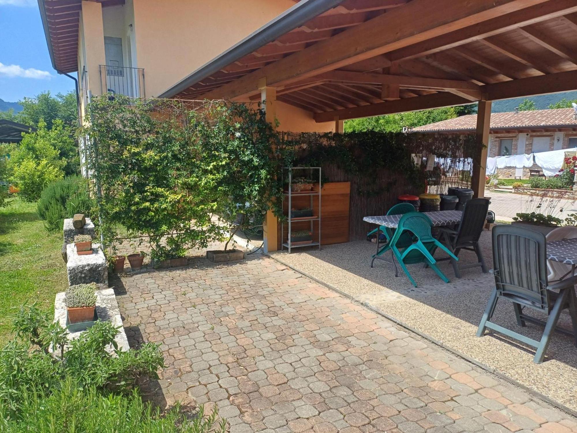 Cascina Legnago Bilocale A 6 Chilometri Da Salo' Lägenhet Villanuova sul clisi Exteriör bild